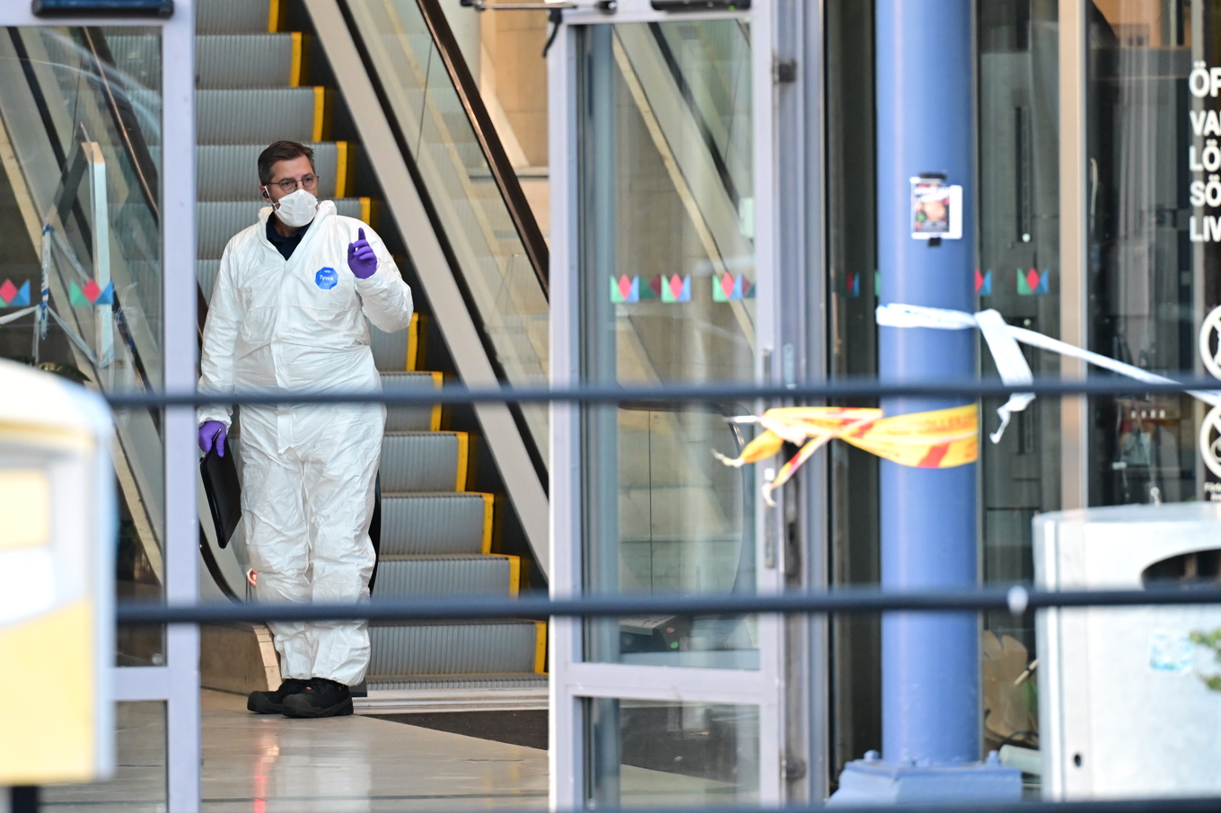 Polisens tekniker på plats vid köpcentret Kungsmässan efter skjutningen i oktober i fjol. Foto: Björn Larsson Rosvall/TT