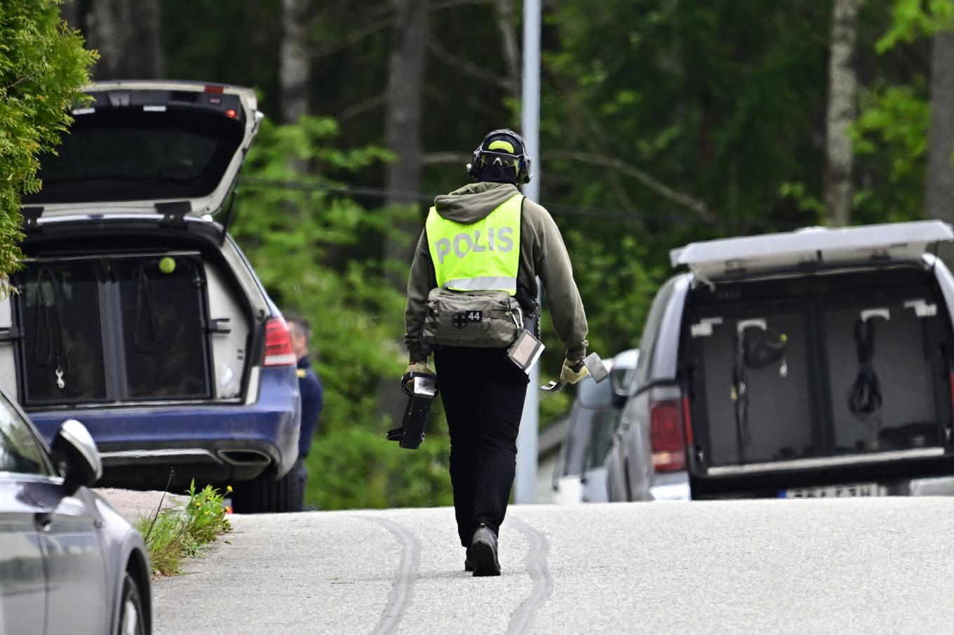 Polis på plats i Skultuna i Västerås. Foto: Magnus Lejhall/TT