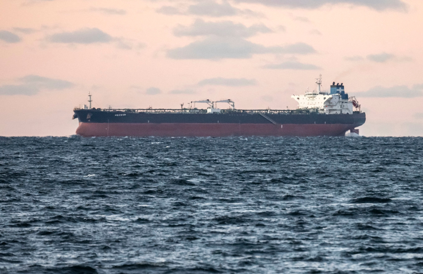 En råoljetanker passerar genom Öresund i februari. Foto: Johan Nilsson / TT