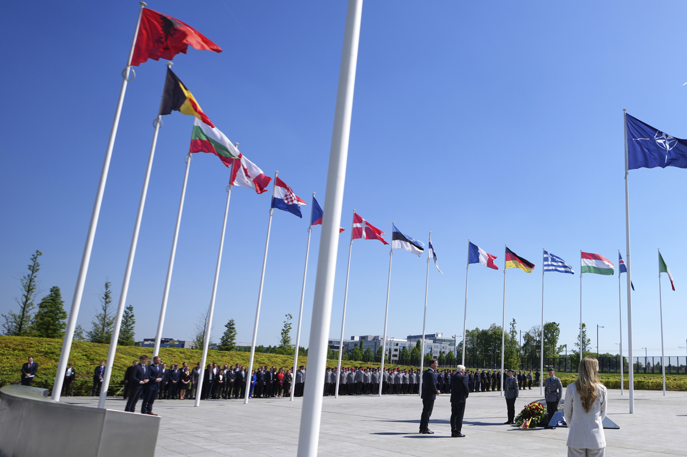 Flaggstänger på rad utanför Natohögkvarteret i Bryssel. Arkivbild. Foto: Virginia Mayo/AP/TT