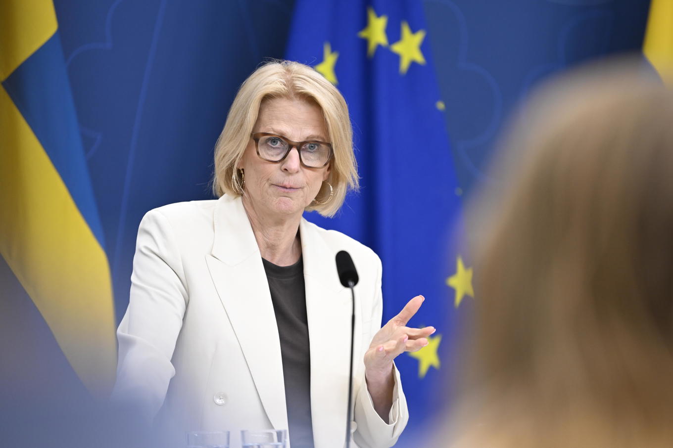 Finansminister Elisabeth Svantesson (M) presenterar en uppdaterad prognos för arbetslösheten. Foto: Viktoria Bank/TT