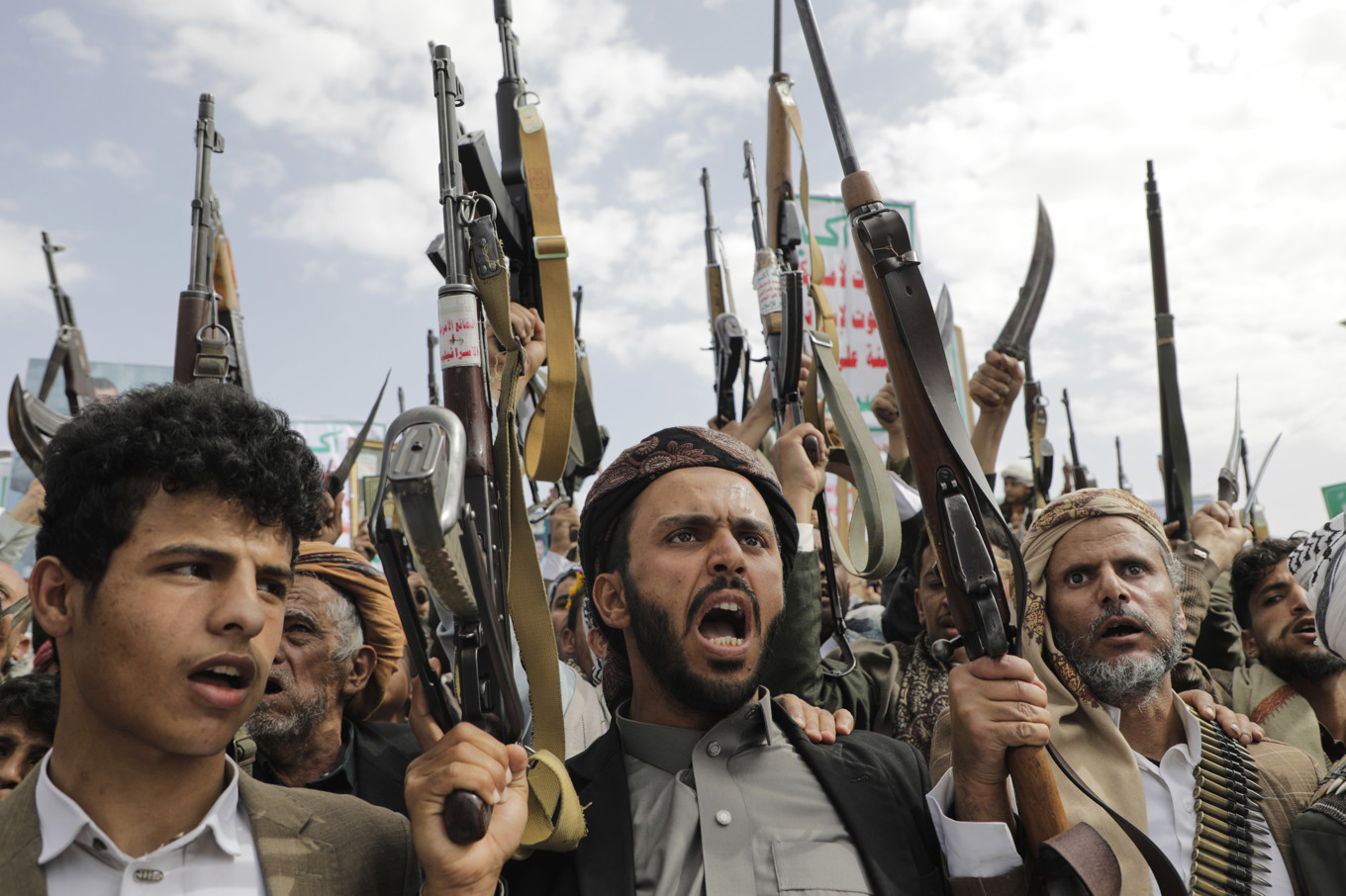 Anhängare till den Iranstödda Huthirörelsen i Jemen. Arkivbild. Foto: Osamah Abdulrahman/AP/TT