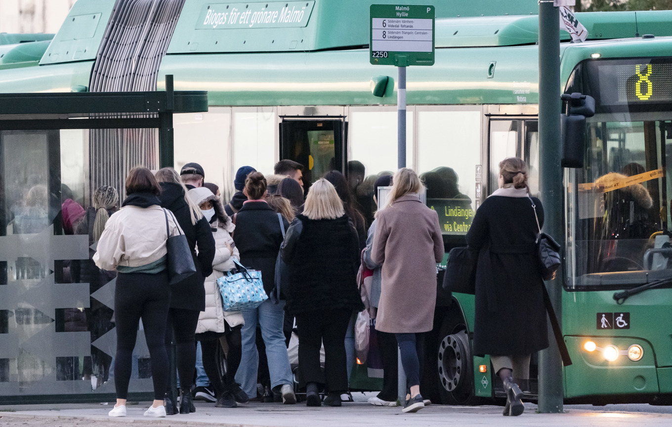 Den som reser kollektivt till och från jobbet kan komma att få skattelättnader. Arkivbild. Foto: Johan Nilsson/TT