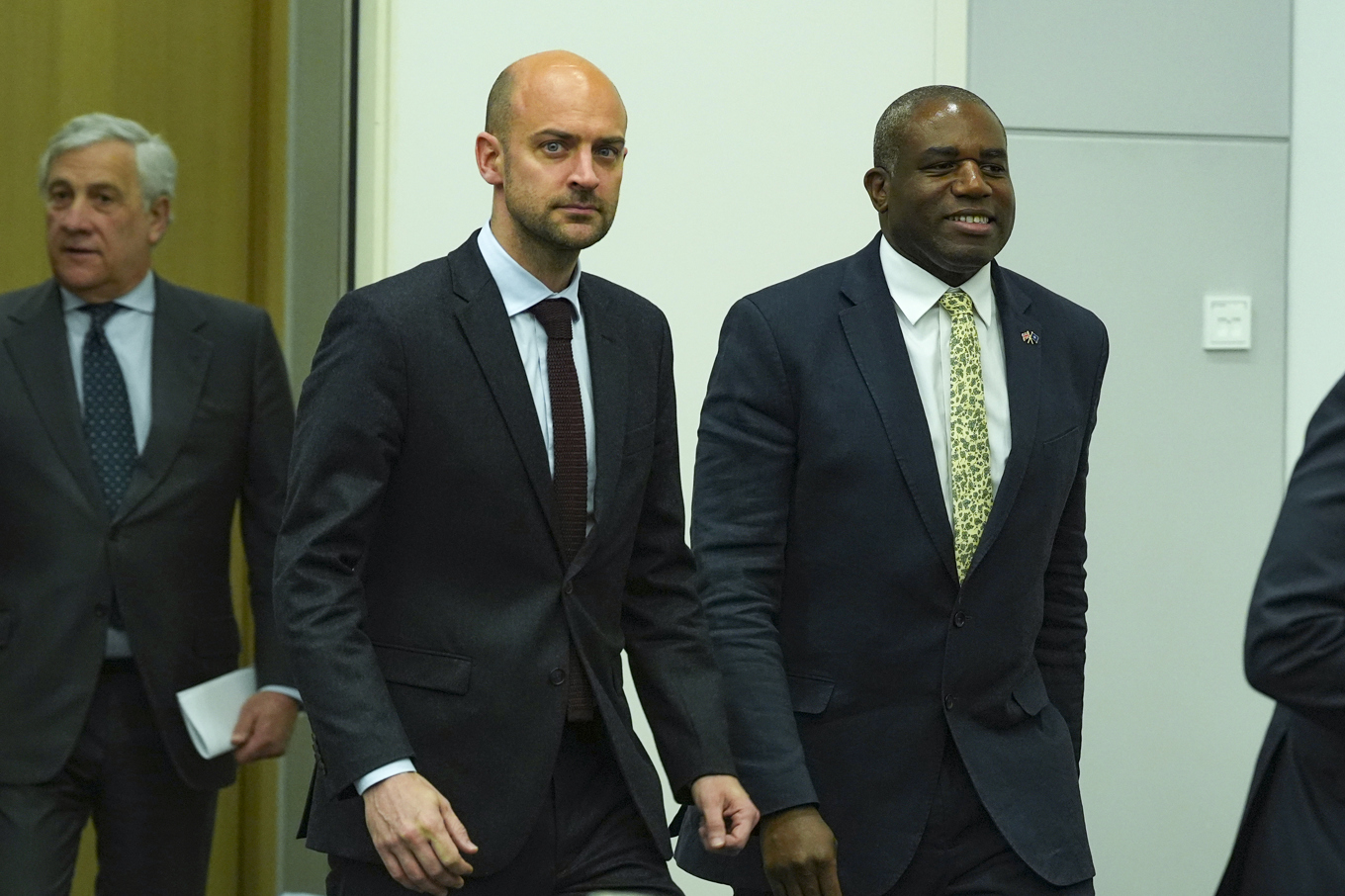 Frankrikes utrikesminister Jean-Noël Barrot (mitten) och Storbritanniens utrikesminister David Lammy (höger) har skrivit under uttalandet. Arkivbild. Foto: Jacquelyn Martin/AP/TT