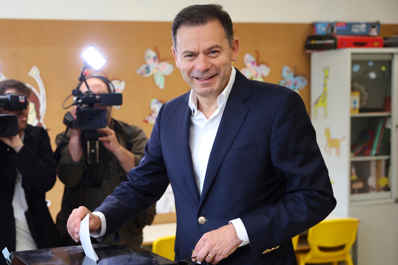 Sittande premiärminister Luís Montenegro röstar på söndagen i landets parlamentsval. Foto: Luis Vieira/AP/TT