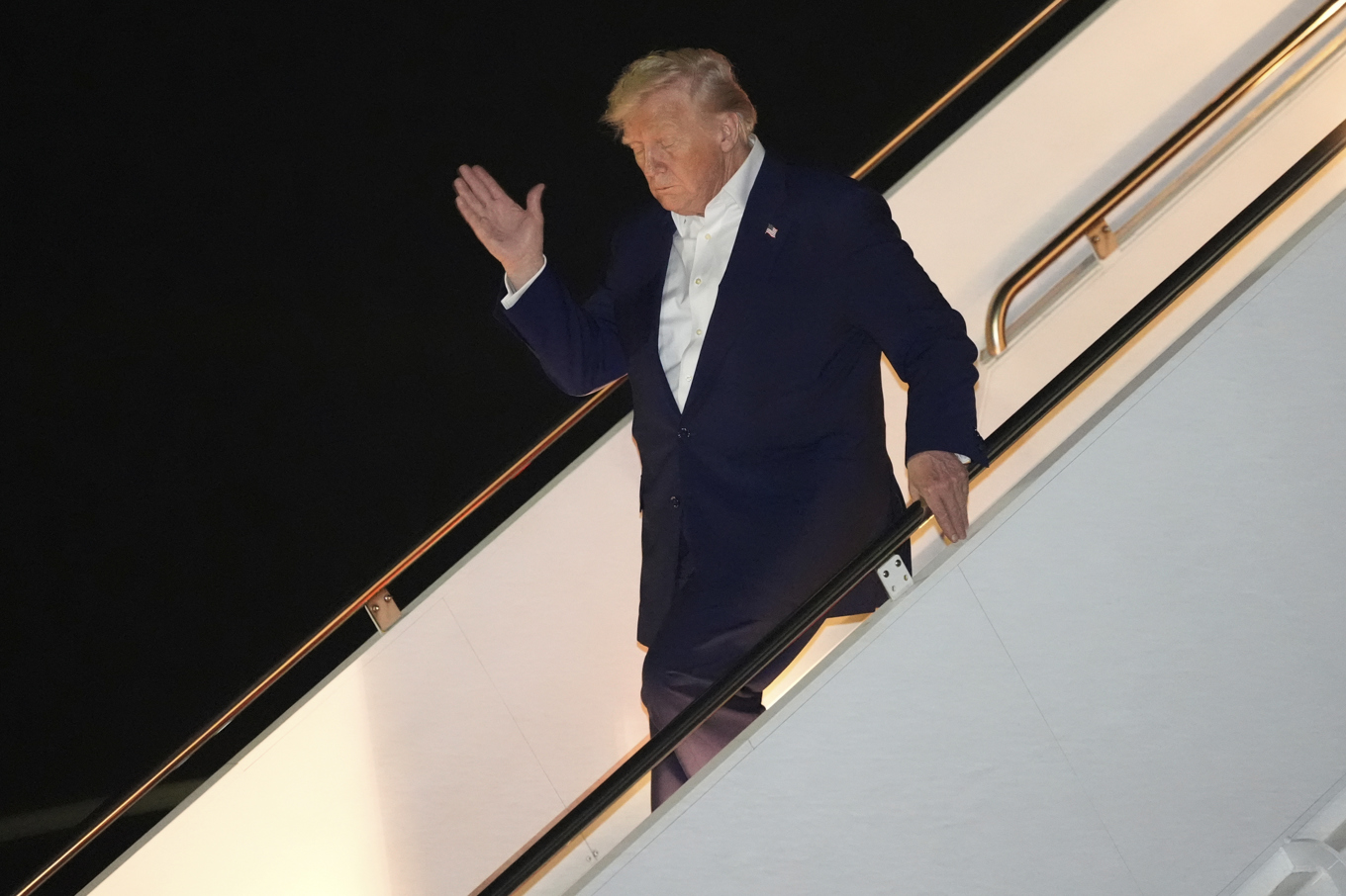 USA:s president Donald Trump ska tala i telefon med Rysslands Vladimir Putin på måndagen. Bild tagen på fredagen. Foto: Alex Brandon/AP/TT