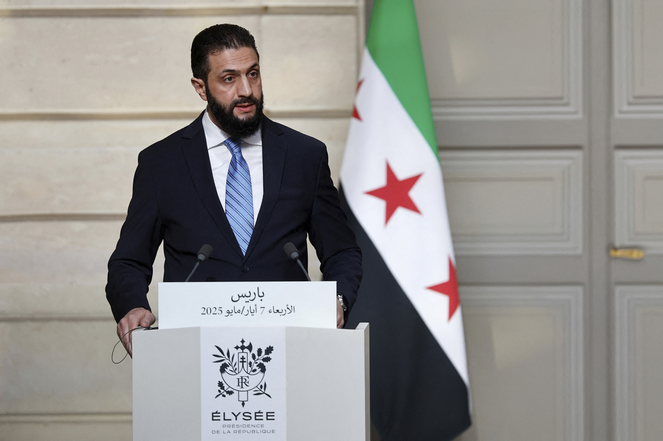 Syriens tillförordnade president Ahmad al-Sharaa på besök i Paris i början av maj. Arkivbild. Foto: Stephanie Lecocq/AP/TT