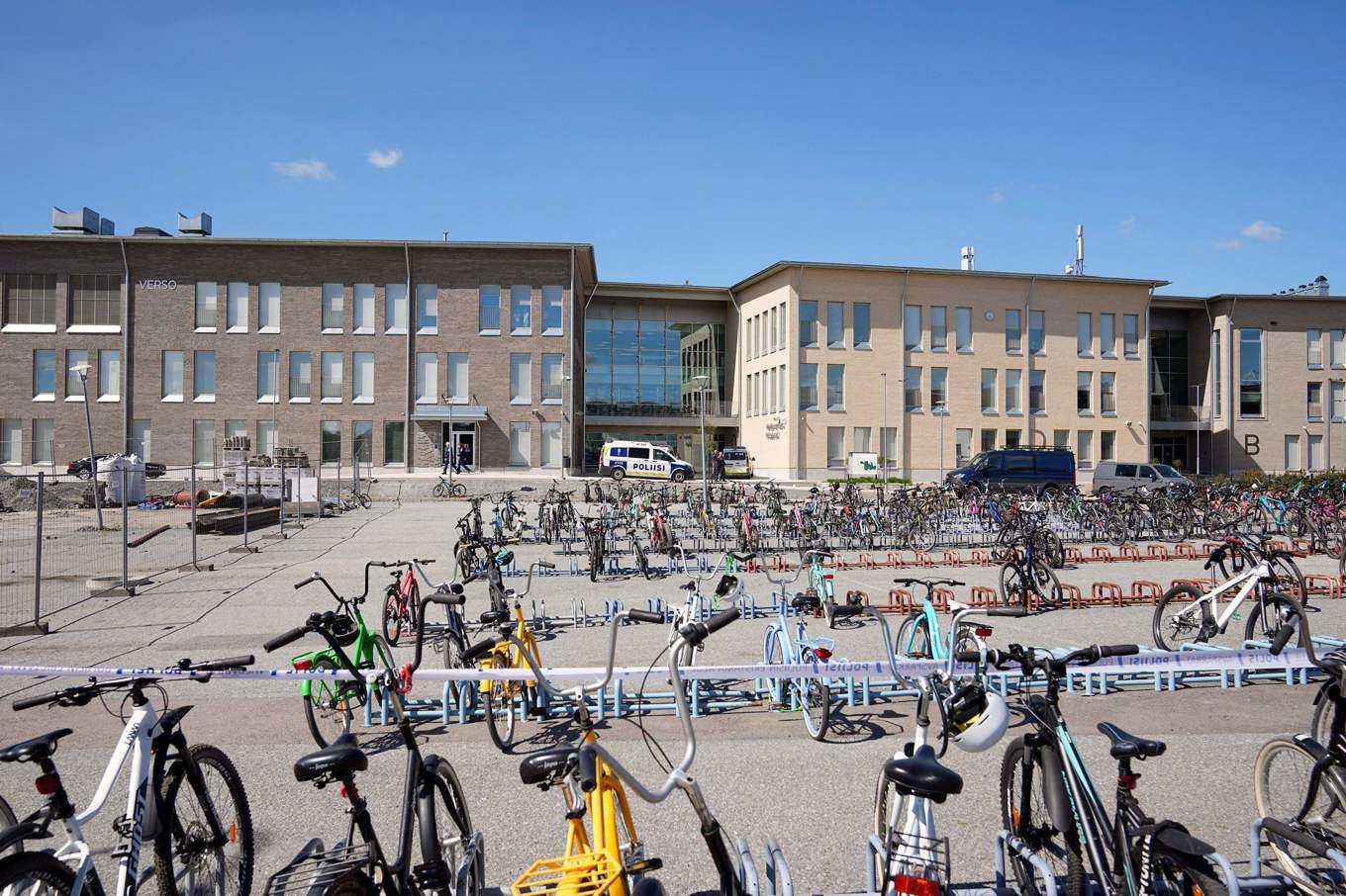 Tre flickor under 15 år skadades i knivdådet på Vähäjärvi skola i Birkala i Finland på tisdagen. Foto: Mika Kylmäniemi /Lehtikuva/TT