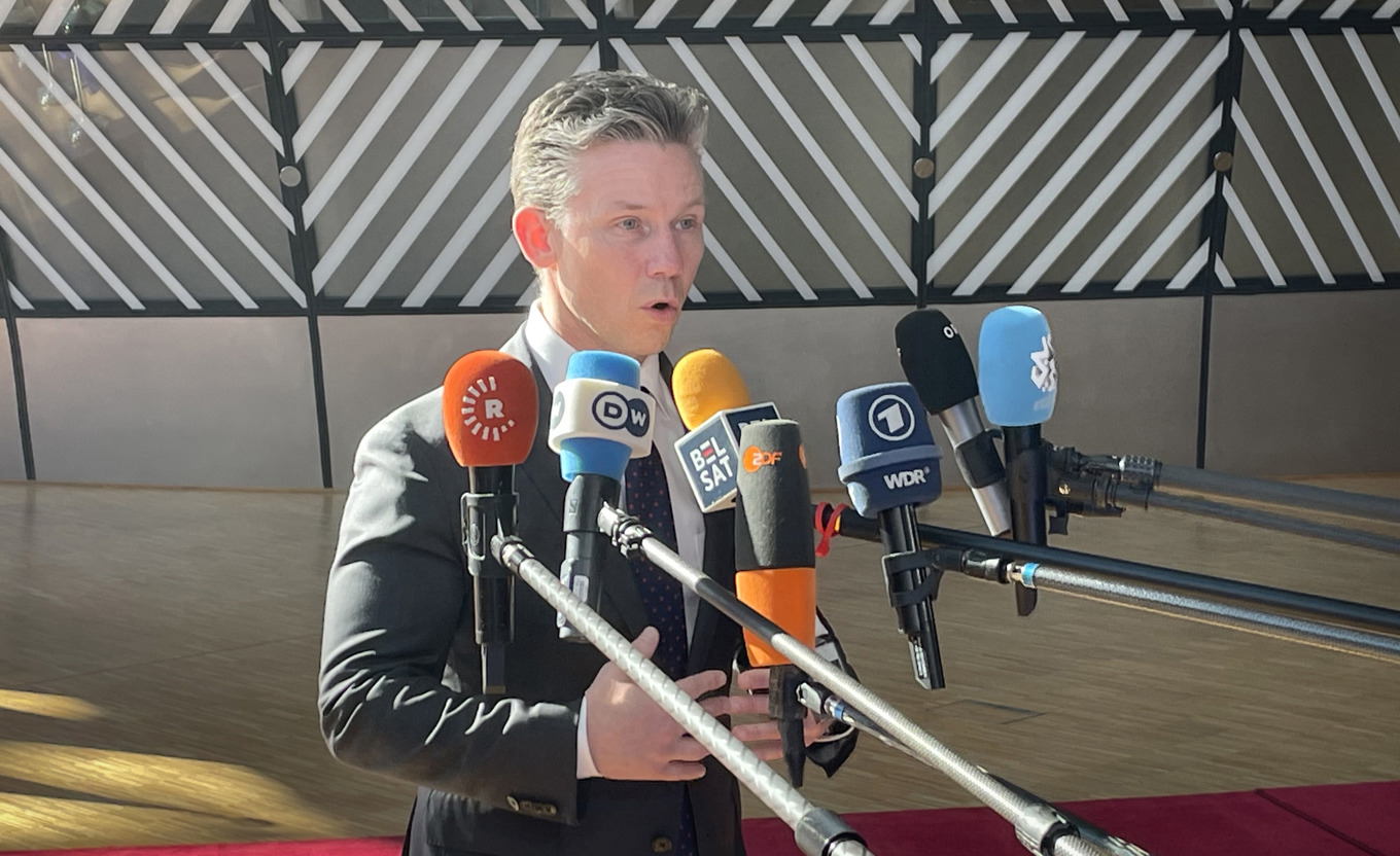 Försvarsminister Pål Jonson på väg in till ett EU-möte i Bryssel i tisdags. Foto: Wiktor Nummelin/TT