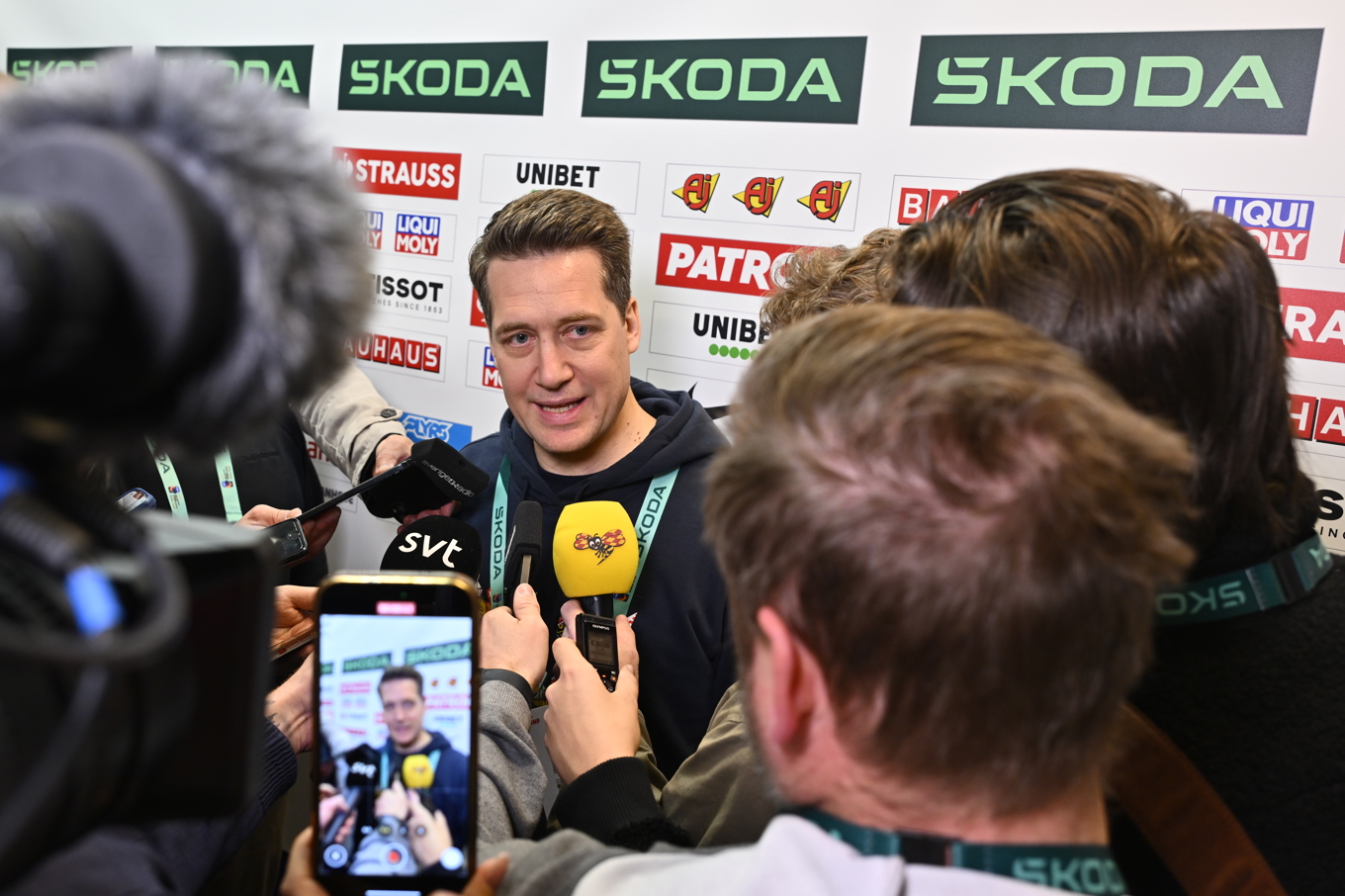 Tre Kronors förbundskapten Sam Hallam känner press inför VM-kvartsfinalen. Foto: Anders Wiklund/TT