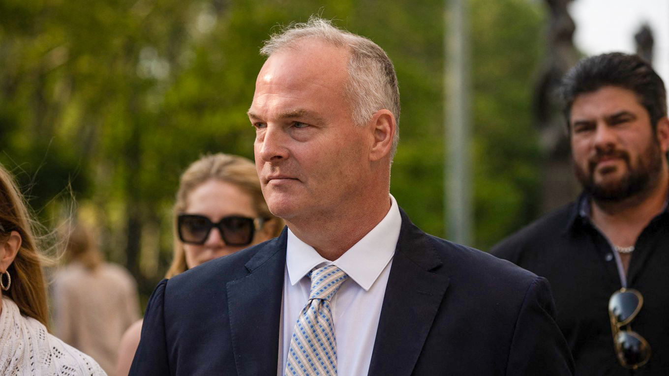 Den tidigare polisinspektören Michael McMahon utanför en domstol i New York den 31 maj 2023. Foto: Yuki Iwamura/AFP via Getty Images