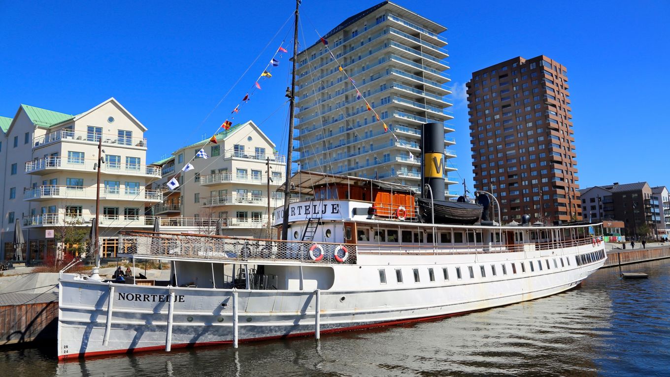 Ångfartyget ”S/S Norrtelje” byggdes år 1900 och firar 125 år i sommar. Det ägs av stiftelsen S/S Norrtelje, som bär det ekonomiska och materiella ansvaret för fartyget. Foto: Norrtälje kommun