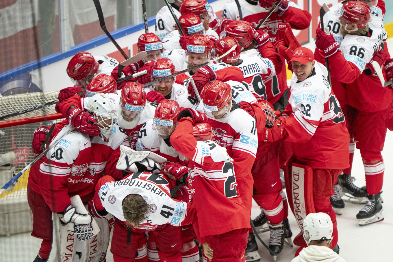 Danska spelare firar VM-skrällen mot Kanada. Foto: Bo Amstrup/Ritzau/TT