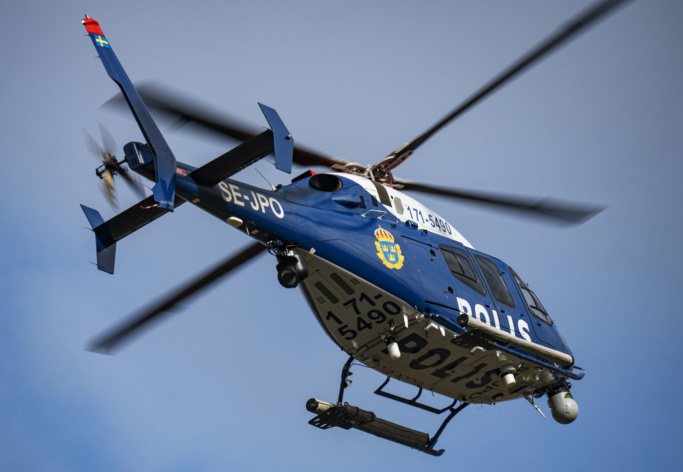En polishelikopter deltar i insatsen i Norrköping. Arkivbild. Foto: Johan Nilsson/TT