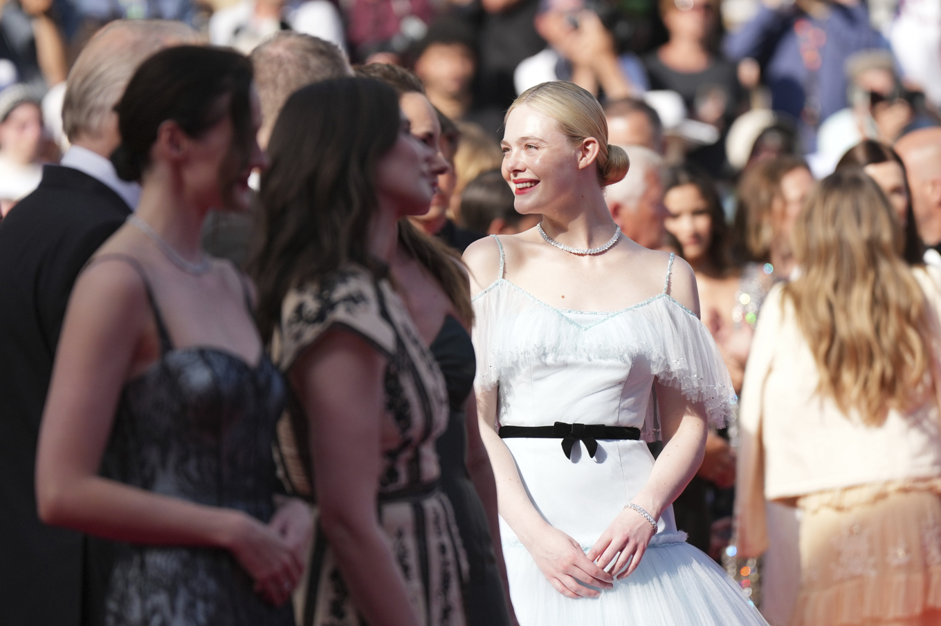 Skådespelaren Elle Fanning på röda mattan inför kvällens Cannes-avslutning. Foto: Lewis Joly/AP/TT