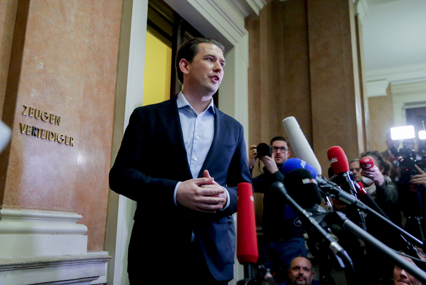 Österrikes tidigare förbundskansler Sebastian Kurz, här efter att ha fällts för mened i första instans i februari 2024. Foto: Heinz-Peter Bader/AP/TT