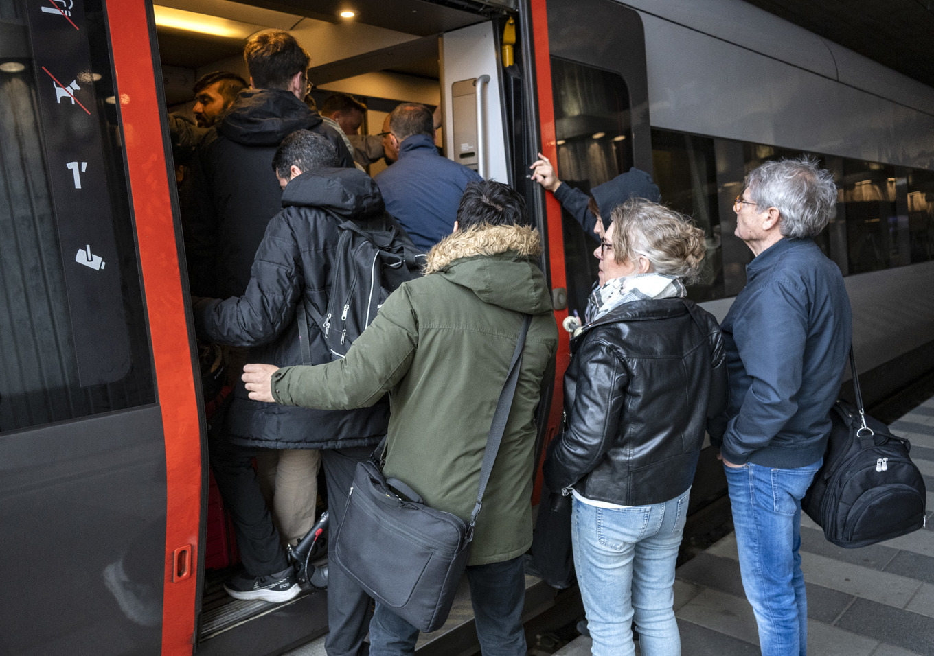 Så här såg det ut i april på stationen i Hyllie i Malmö, när det under en period bara gick ett Öresundståg i timmen över Öresundsbron. Arkivbild. Foto: Johan Nilsson / TT