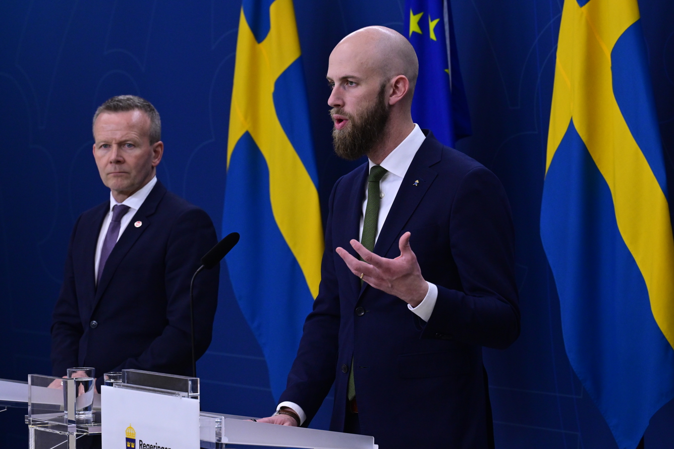 Generaldirektören för Myndigheten för samhällsskydd och beredskap Mikael Frisell och minister för civilt försvar Carl-Oskar Bohlin (M). Foto: Jonas Ekströmer/TT