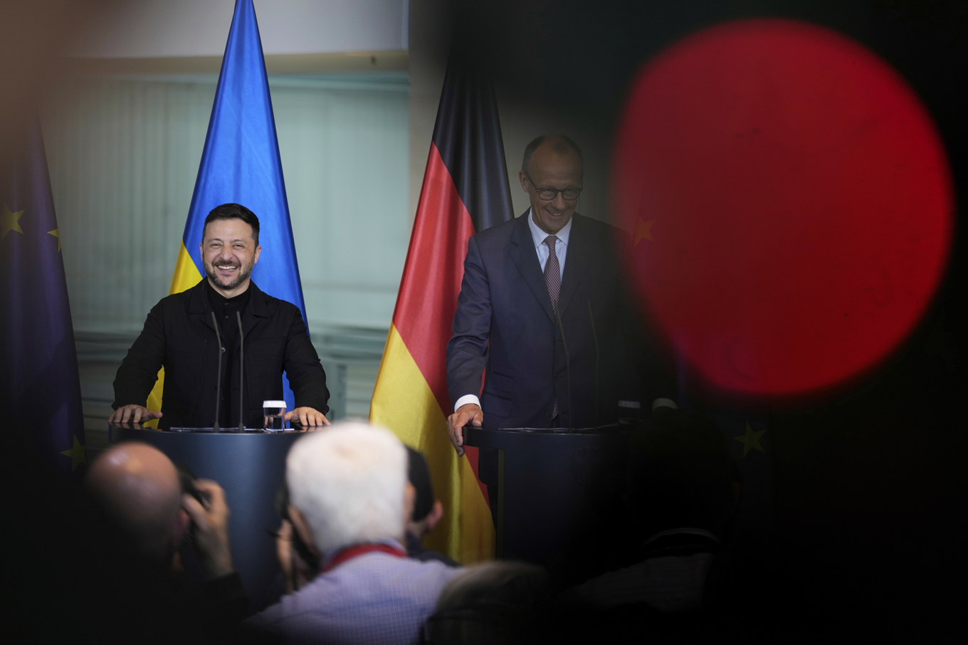 Ukrainas president Volodymyr Zelenskyj och Tysklands förbundskansler Friedrich Merz i Berlin på onsdagen. Foto: Markus Schreiber/AP/TT