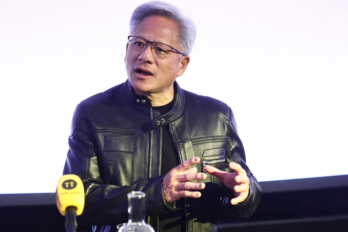 Nvidias medgrundare och vd Jensen Huang i samband med ett besök i Linköping i lördags. Foto: Stefan Jerrevång/TT