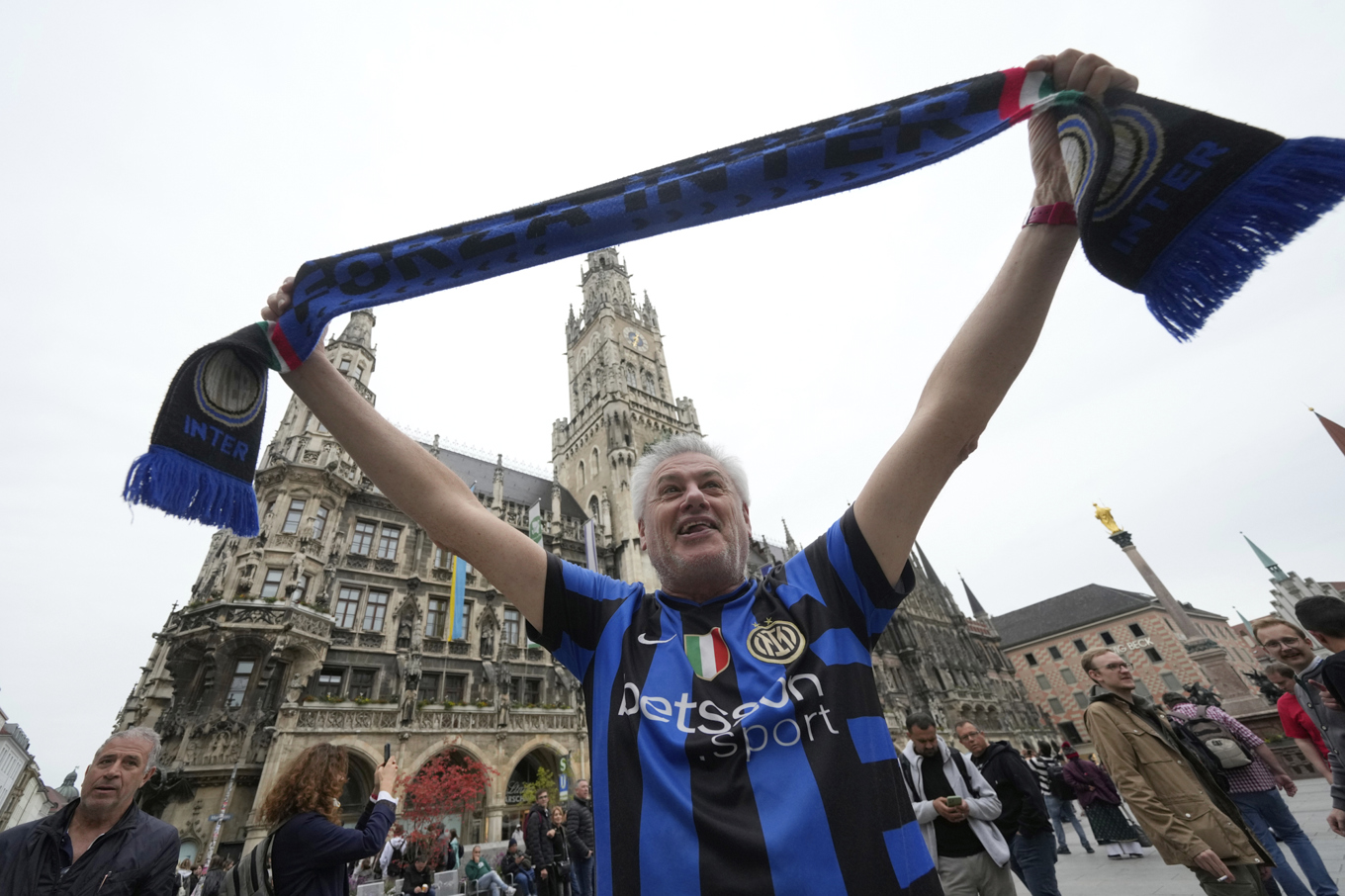 Supportrarna har intagit München, där Champions League-finalen spelas i år. Foto: Luca Bruno/AP/TT