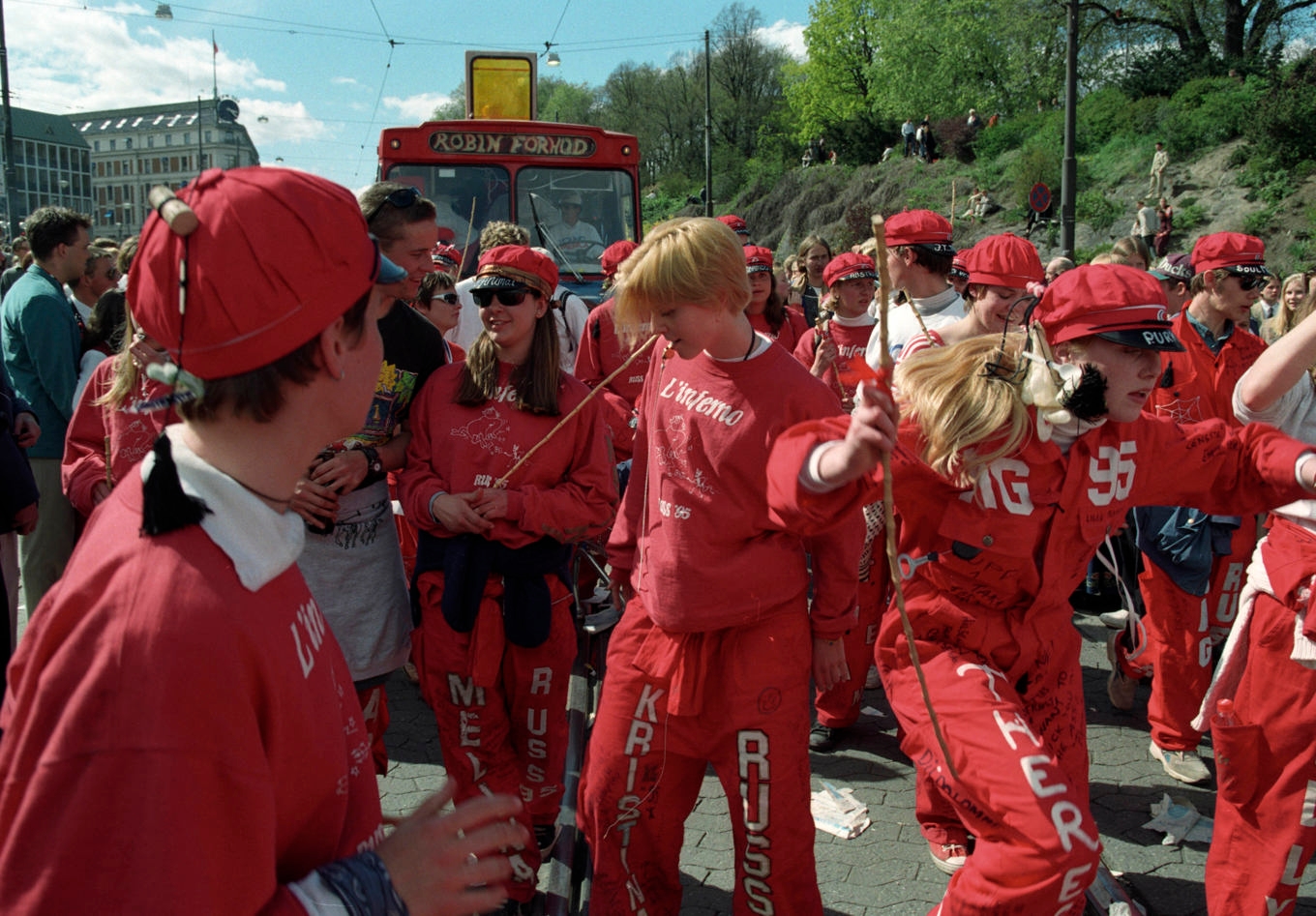 Traditionen med att åka russebuss ifrågasätts av norska politiker. Foto: Rune Petter Ness/NTB/TT