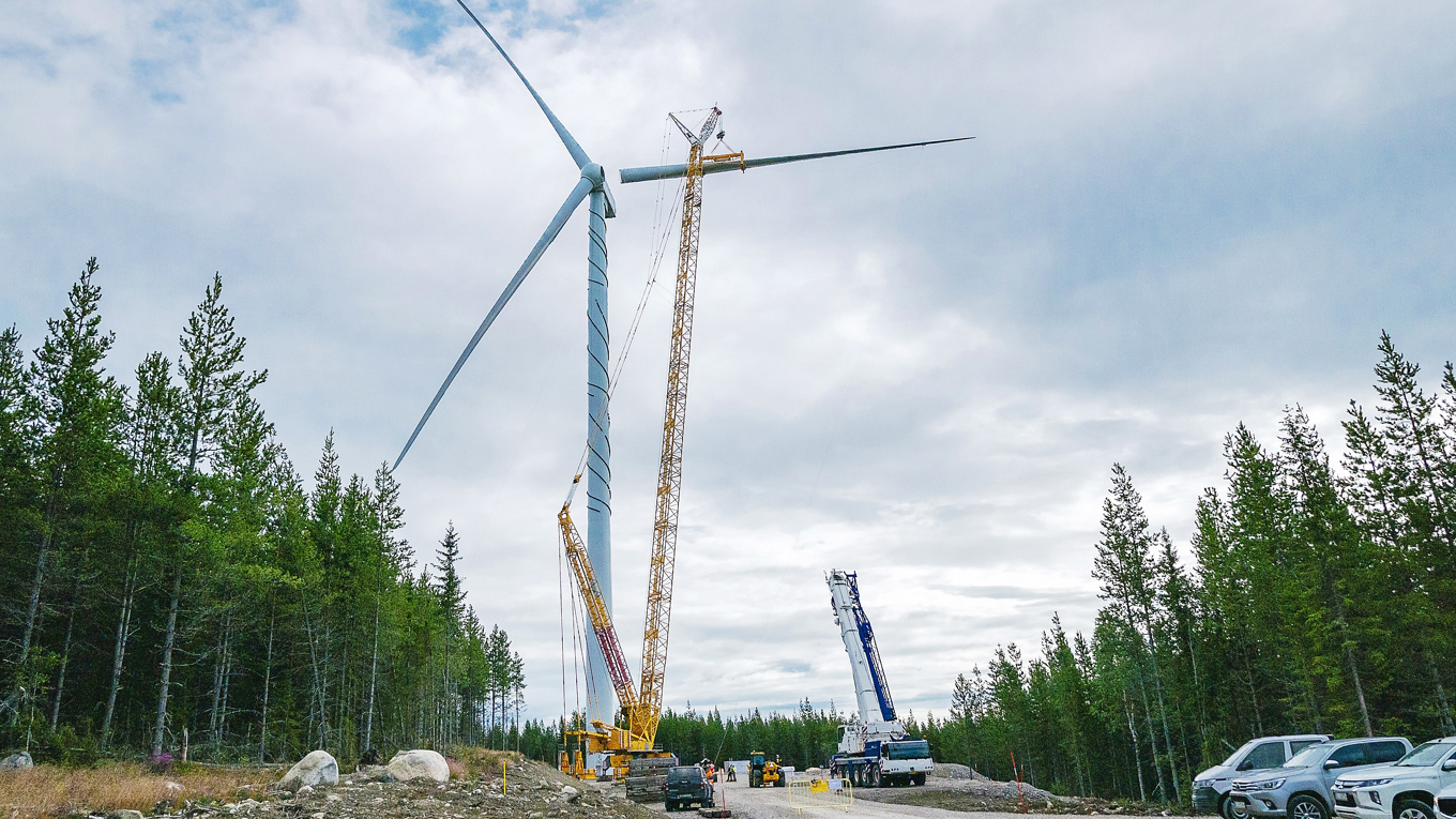 Enligt SNS konjunkturråd krävs storskalig ny landbaserad vindkraft för att möta den ökade efterfrågan på el som förväntas. Foto: Bilbo Lantto