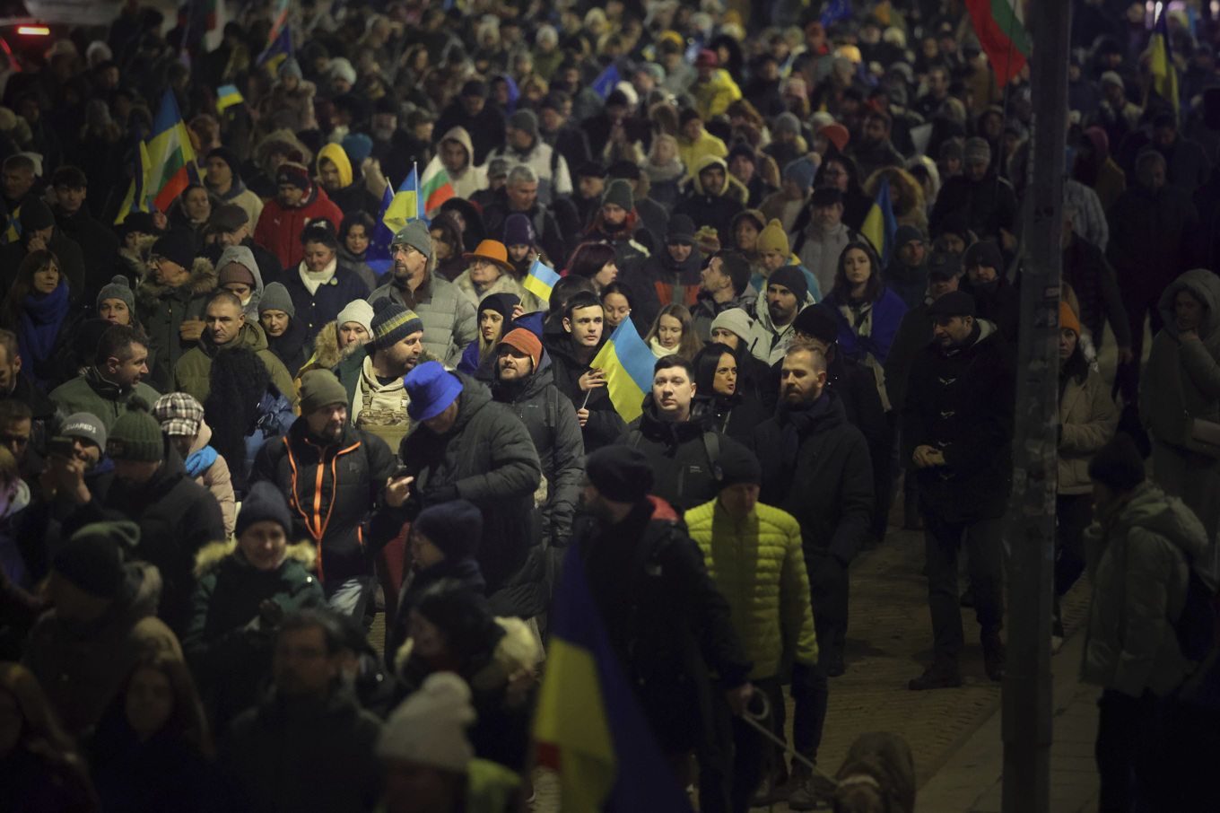 Demonstration i Bulgarien till stöd för Ukraina i februari i år. Arkivbild. Foto: Valentina Petrova/AP/TT