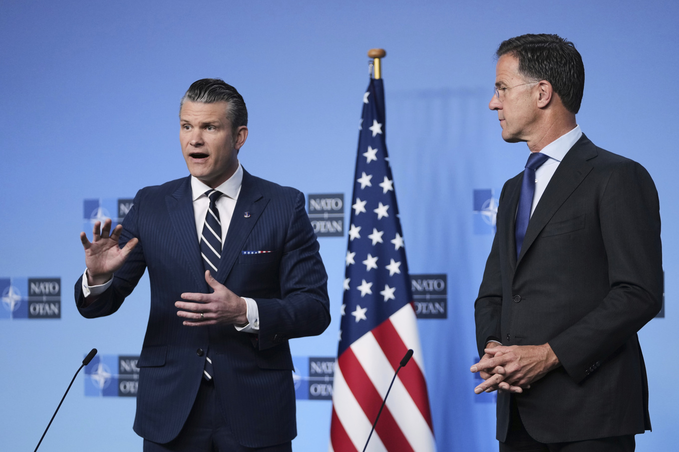 USA:s försvarsminister Pete Hegseth och Natos generalsekreterare Mark Rutte på Natohögkvarteret i Bryssel. Foto: Virginia Mayo/AP/TT