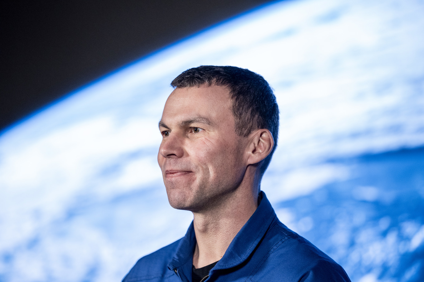 Astronauten Marcus Wandt, som tillbringade 17 dagar på rymdstationen ISS, får medalj av kungen. Arkivbild. Foto: Christine Olsson/TT