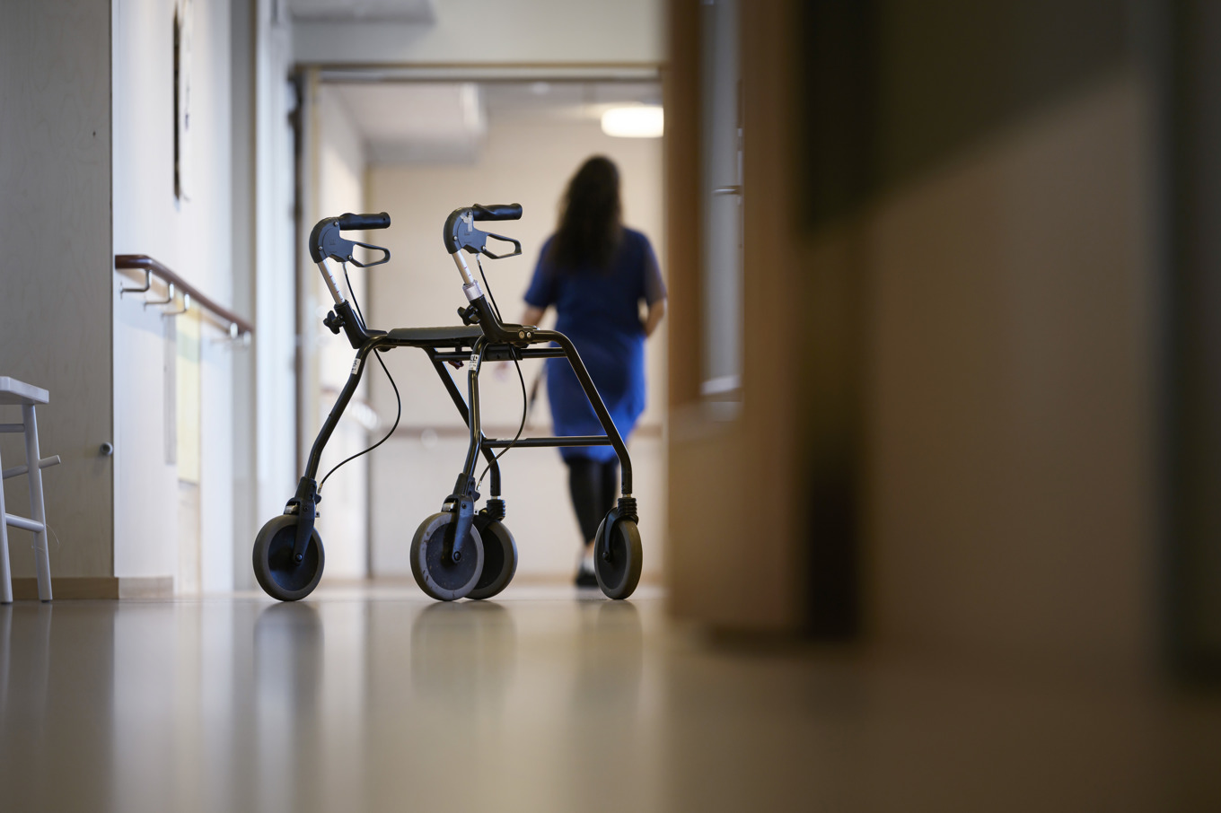 Inom vård- och omsorgsyrken finns fortfarande många lediga sommarjobb att söka. Arkivbild. Foto: Oscar Olsson/TT