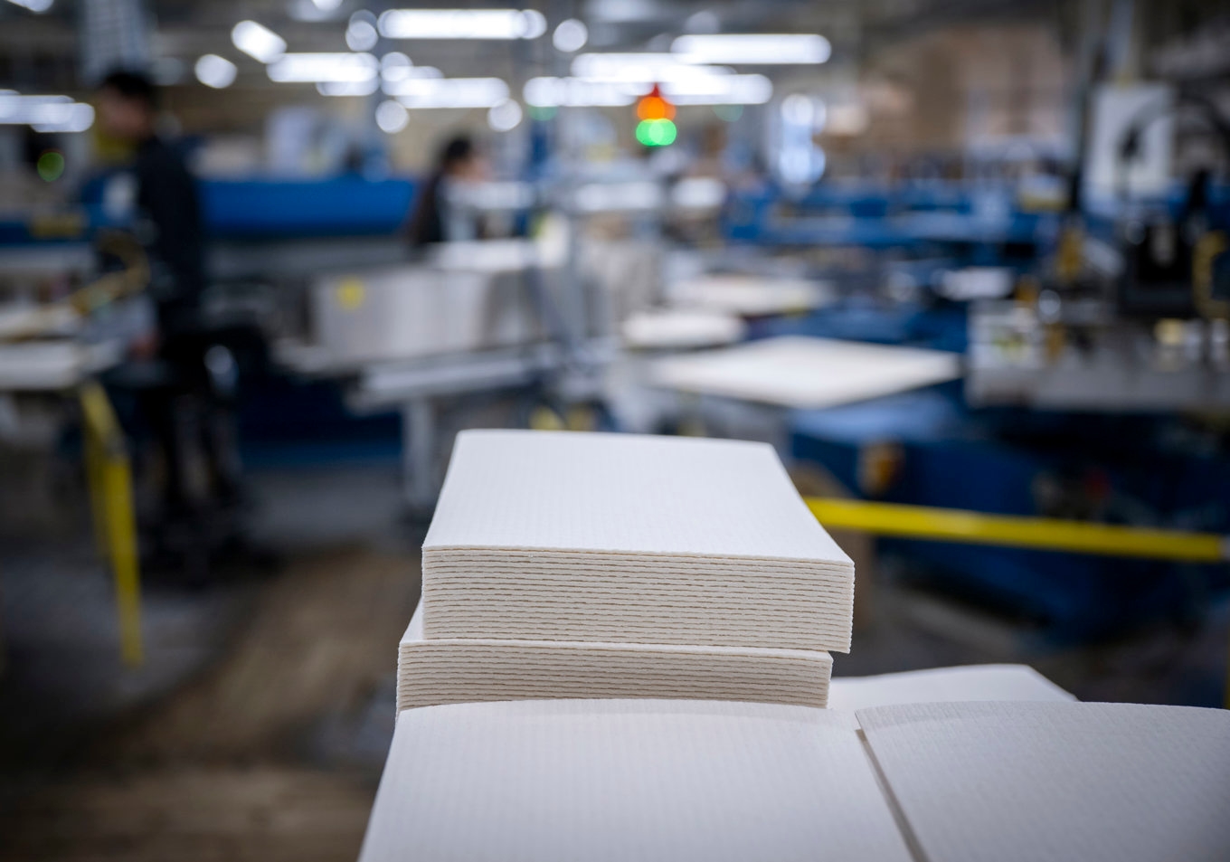 Disktrasor som väntar på tryck i ett tryckeri i Sölvesborg. Foto: Johan Nilsson/TT