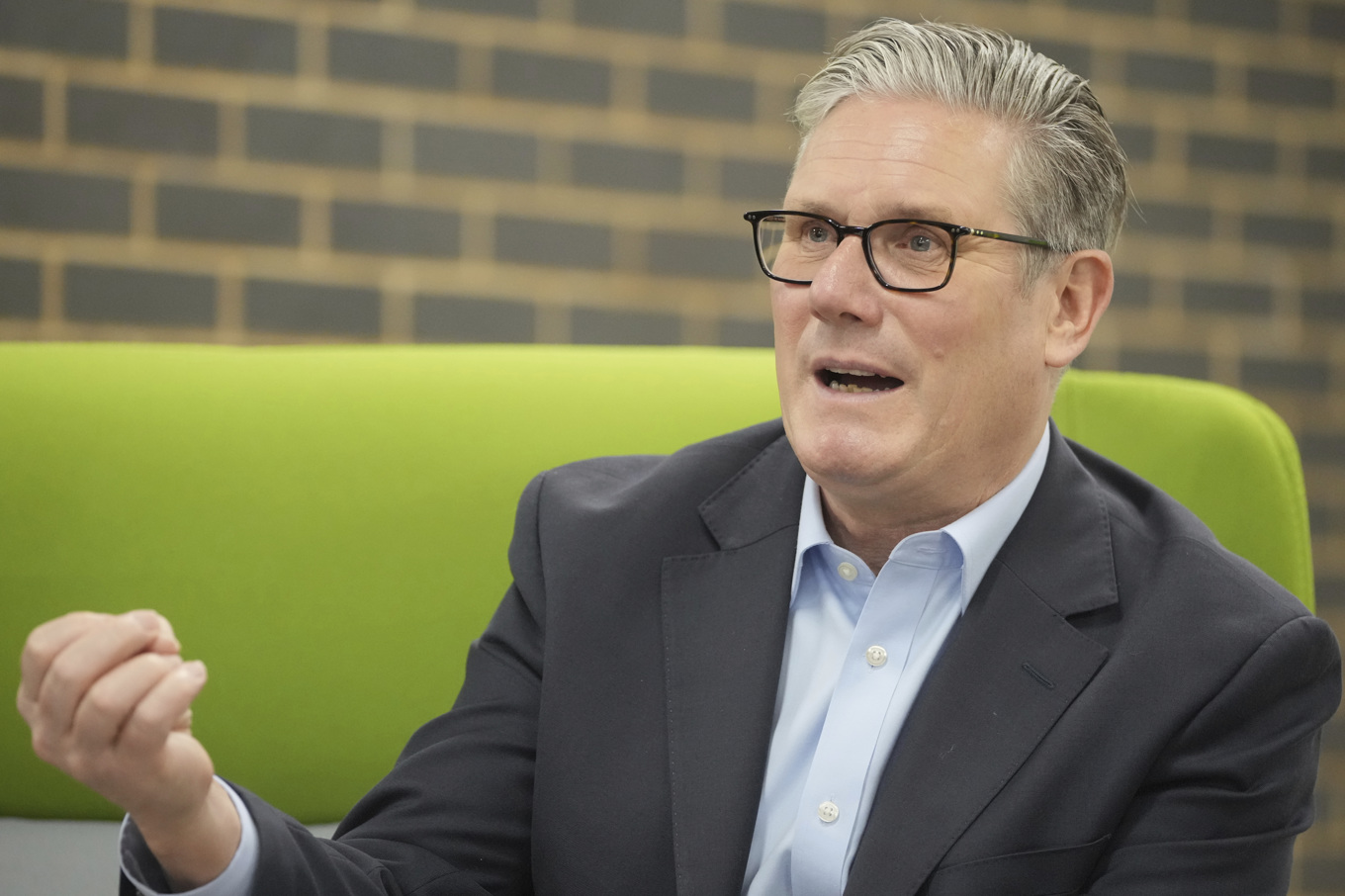 Premiärminister Keir Starmer i samband med att han offentliggjorde investeringar i ny brittisk kärnkraft. Foto: Kin Cheung/AP/TT