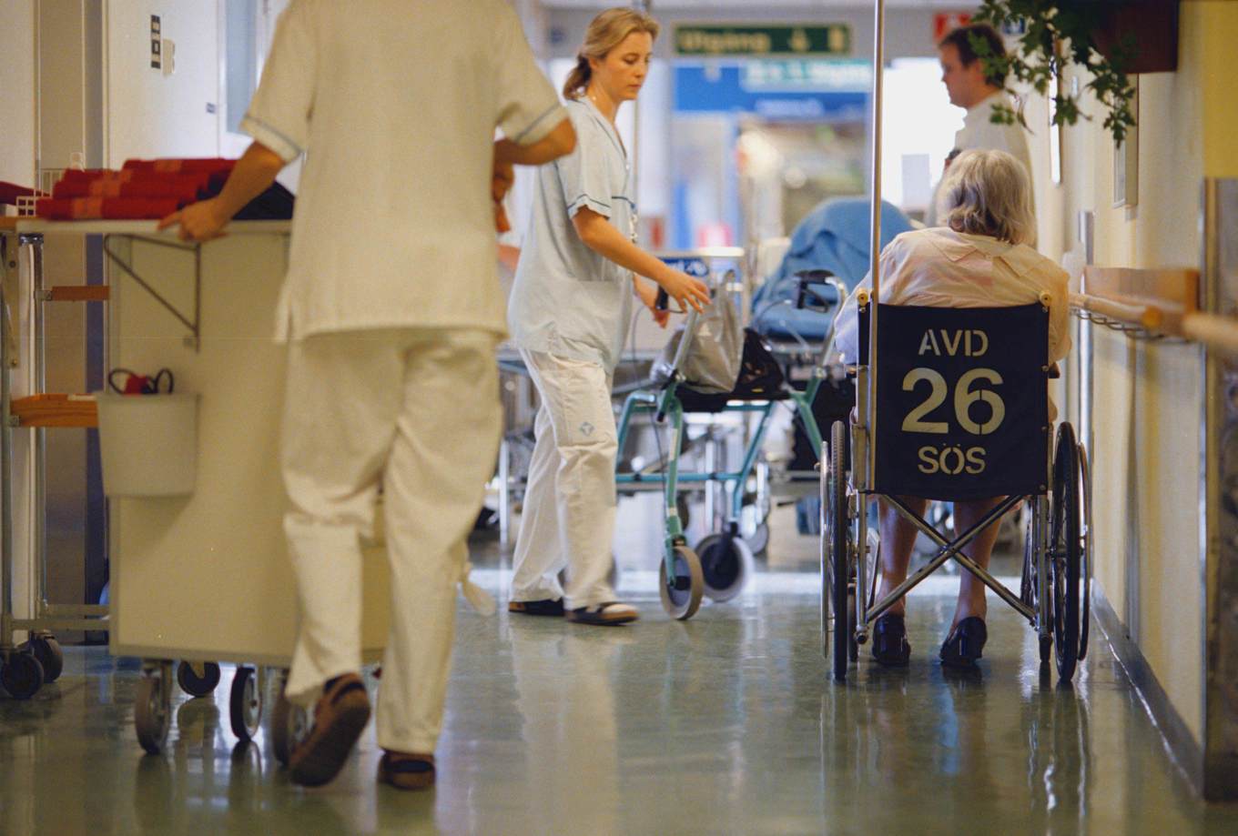 Överbeläggning, underbemanning och andra faktorer skapar stress och press – och sjukskrivningar. Arkivbild. Foto: Gunnar Ask/TT