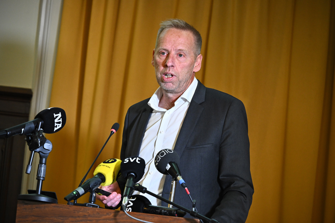 Peter Larsson, kommundirektör i Örebro, höll på onsdagen pressträff om en rapport om kommunens arbete med anledning av massmordet på Campus Risbergska i februari. Foto: Claudio Bresciani/TT