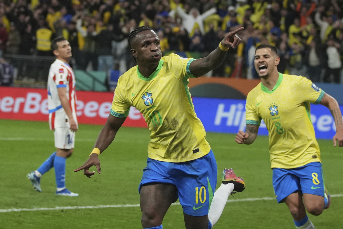 Vinicius Júnior efter att ha satt 1–0, matchens enda mål, mot Paraguay. Foto: Andre Penner/AP/TT