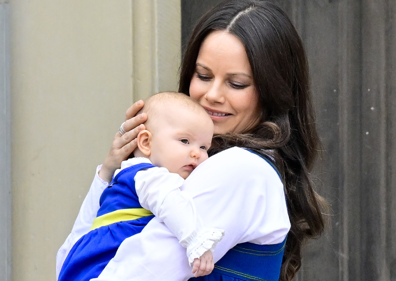 Prinsessan Sofia med prinsessan Ines i famnen. Arkivbild. Foto: Jonas Ekströmer/TT