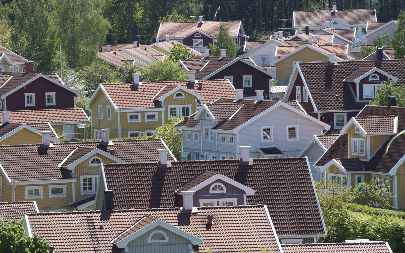 Rörliga boräntor kan pressas nedåt med tusenlappar om Riksbanken gör som proffsen tror och sänker styrräntan på onsdag och kanske en gång till senare i år. Arkivbild Foto: Fredrik Sandberg/TT