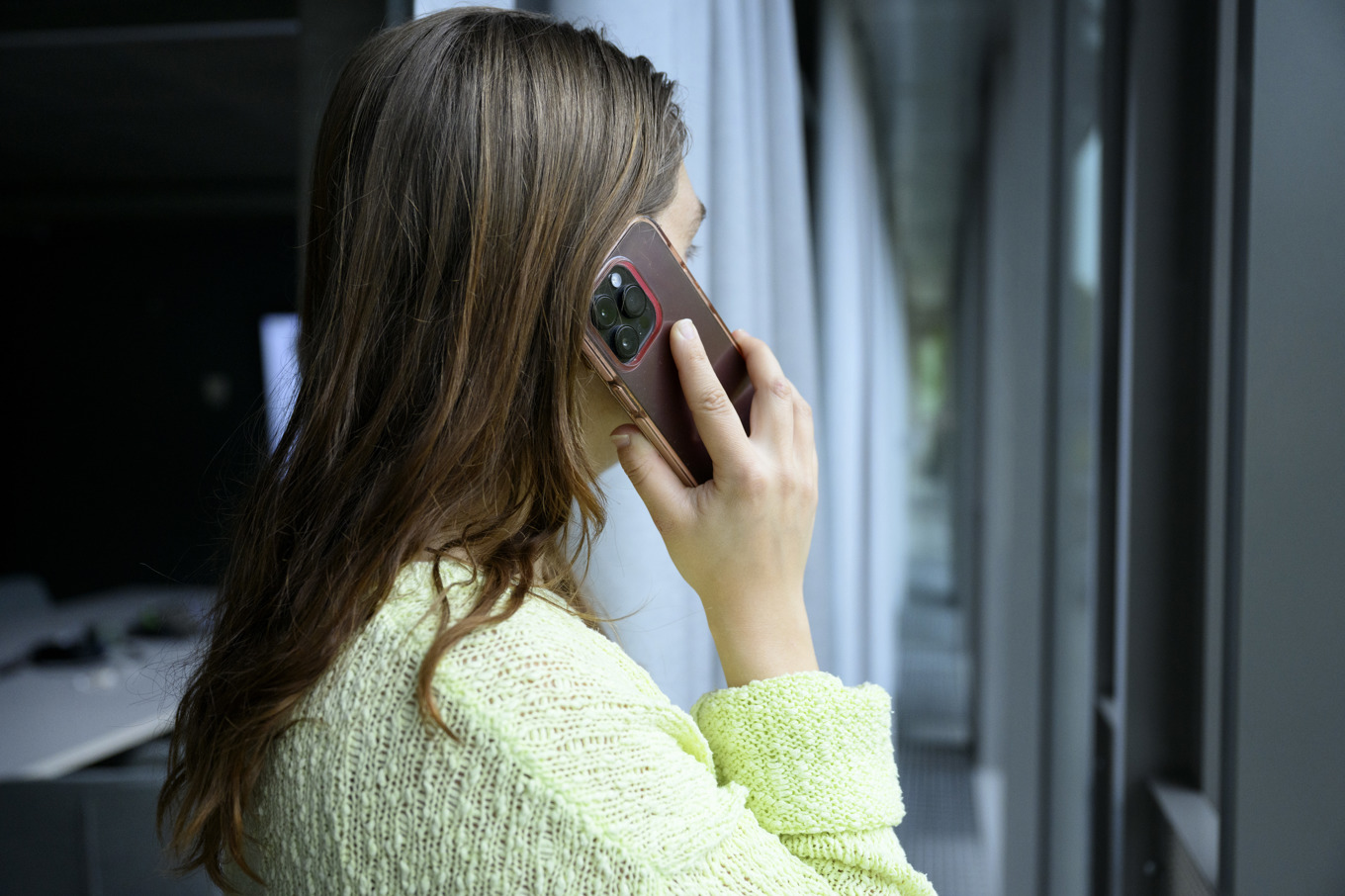 Bedragarna tar bland annat kontakt via telefon. Arkivbild. Foto: Jessica Gow / TT