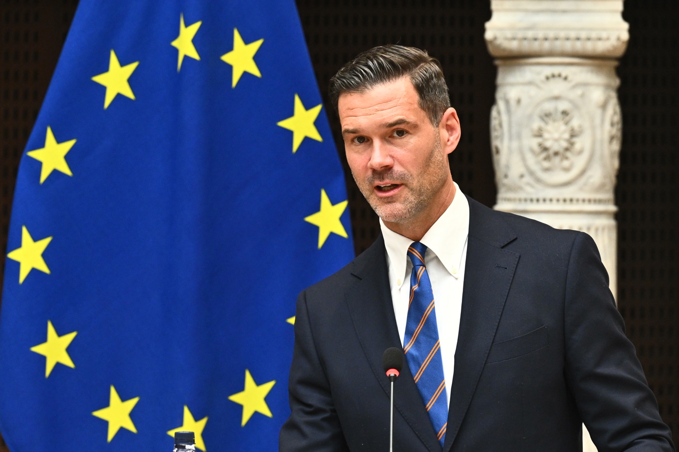 Migrationsminister Johan Forssell (M) under en pressbriefing om frågor kopplade till migration, brottsbekämpning och EU-samarbete. Foto: Claudio Bresciani/TT