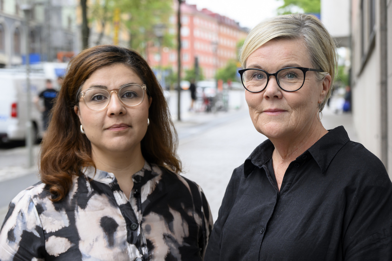 Reza Baars, chef för förebyggande verksamhet på Kronofogden, och Marie Angsell, sakkunnig socionom på Bris. Foto: Henrik Montgomery/TT