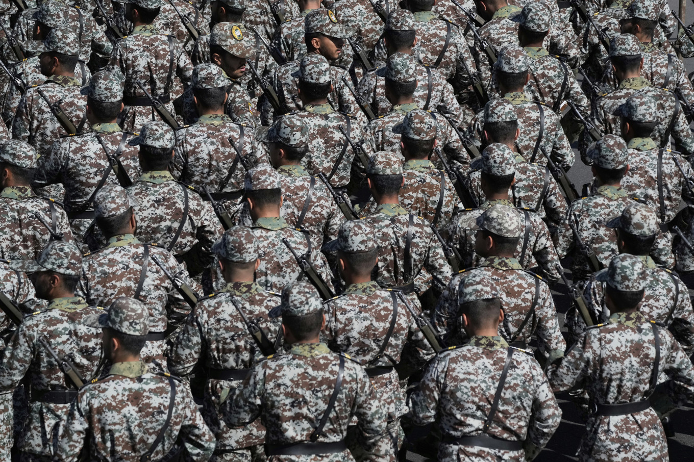 Arkivbild på Irans armé i april. Foto: Vahid Salemi/AP/TT