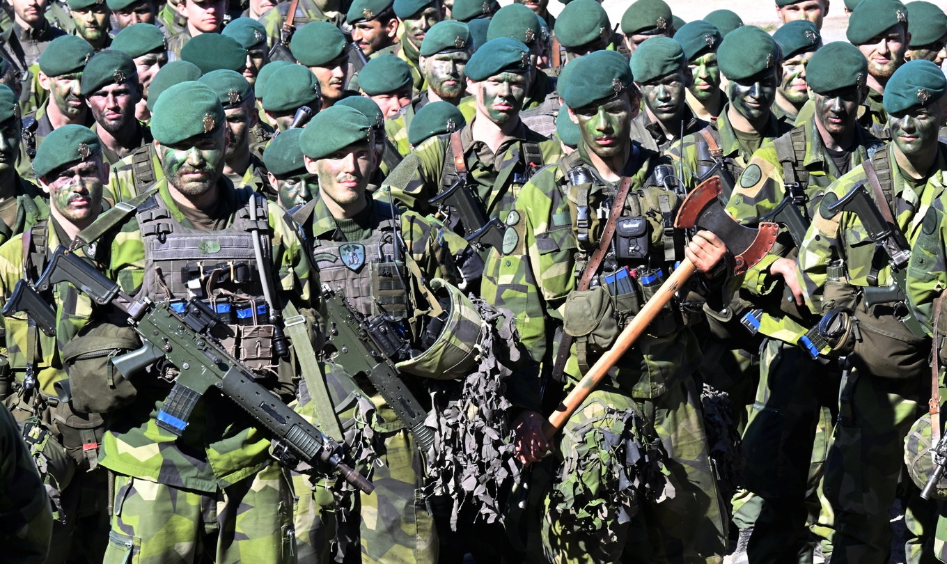 Nato förväntas kräva att EU-länderna lägger 3,5 procent av BNP på militärt försvar. Nu har samtliga partier i riksdagen i Sverige kommit överens om en upprustning. Arkivbild. Foto: Fredrik Sandberg/TT