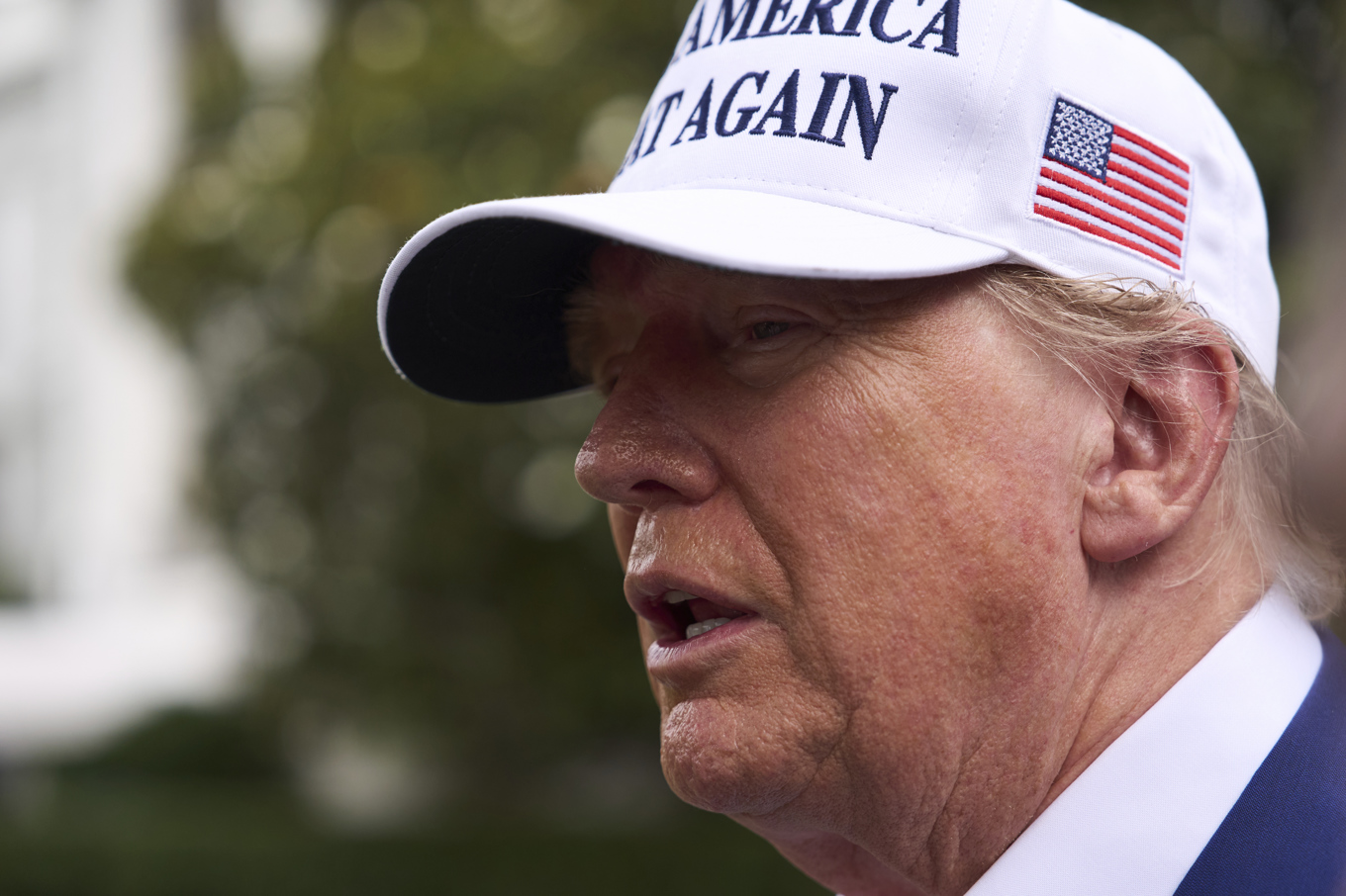 – Jag menar, ingen vet vad jag kommer att göra, säger Trump. Foto: Evan Vucci/AP/TT