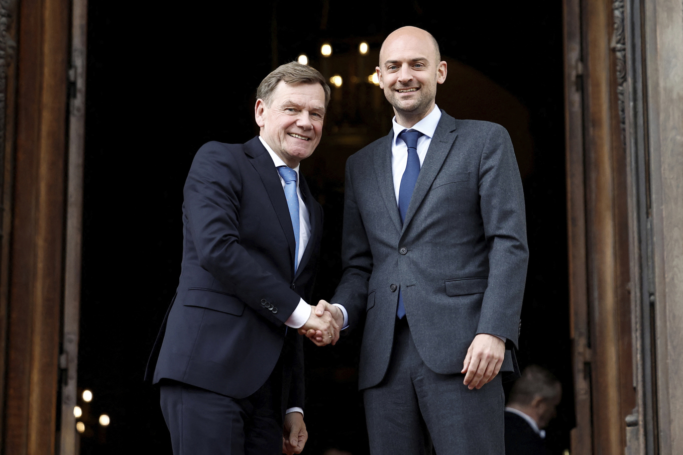 Bland andra Frankrikes utrikesminister Jean-Noël Barrot och Tysklands dito Johann Wadephul väntas delta i samtalen med Iran. Bild tagen i Paris i maj. Foto: Abdul Saboor/Pool via AP/TT