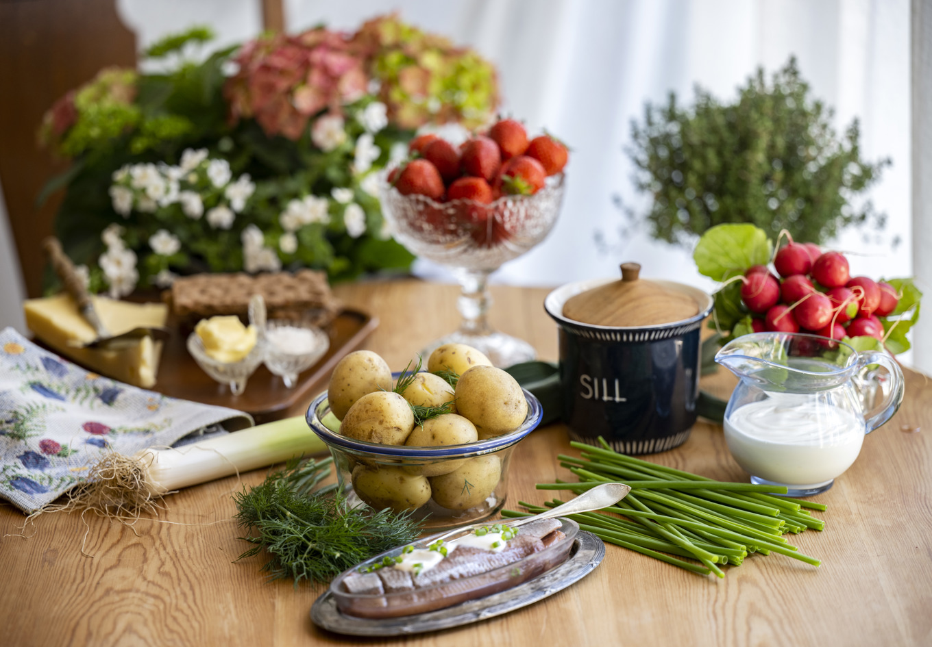 Priset på midsommarmat har ökat mindre än övriga livsmedel enligt SEB:S midsommarindex. Arkivbild. Foto: Johan Nilsson/TT