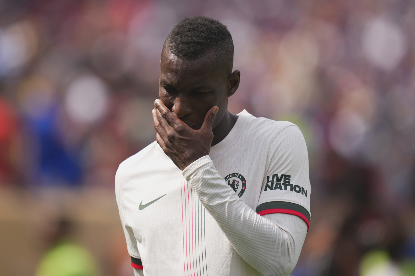 Chelseas Nicolas Jackson lämnar planen efter sitt röda kort mot Flamengo. Foto: Chris Szagola/AP/TT