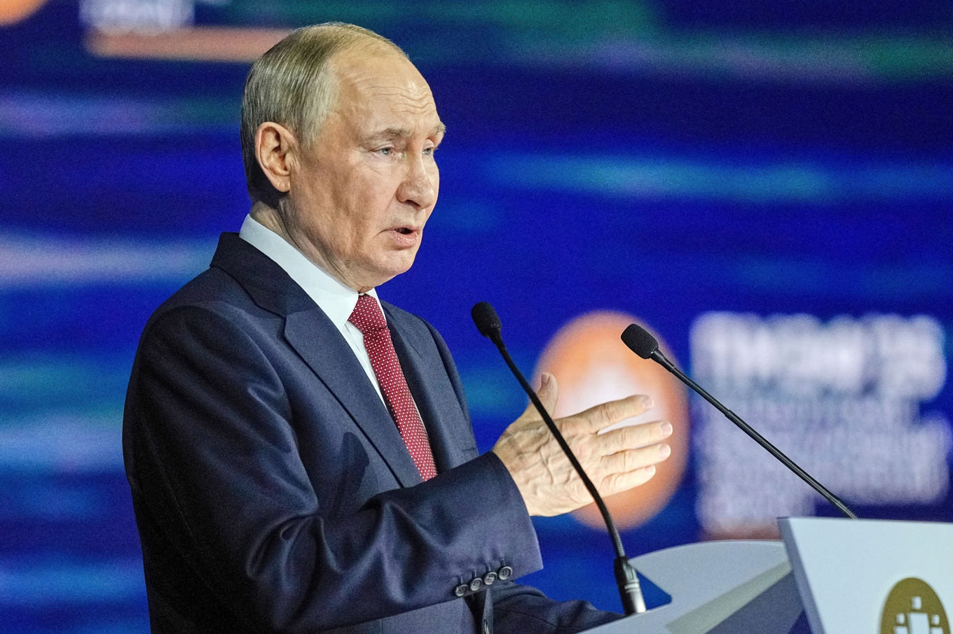 Rysslands president Vladimir Putin under ett ryskt ekonomiskt forum i S:t Petersburg i helgen. Foto: Dmitri Lovetsky/AP/TT