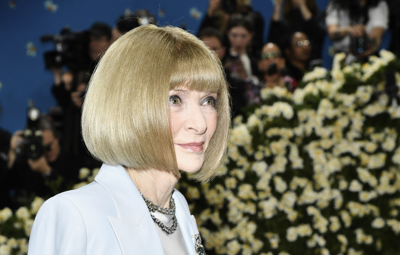 Anna Wintour slutar som chefredaktör på Vogue. Här på röda mattan under Met-galan tidigare i år. Foto: Evan Agostini/AP/TT