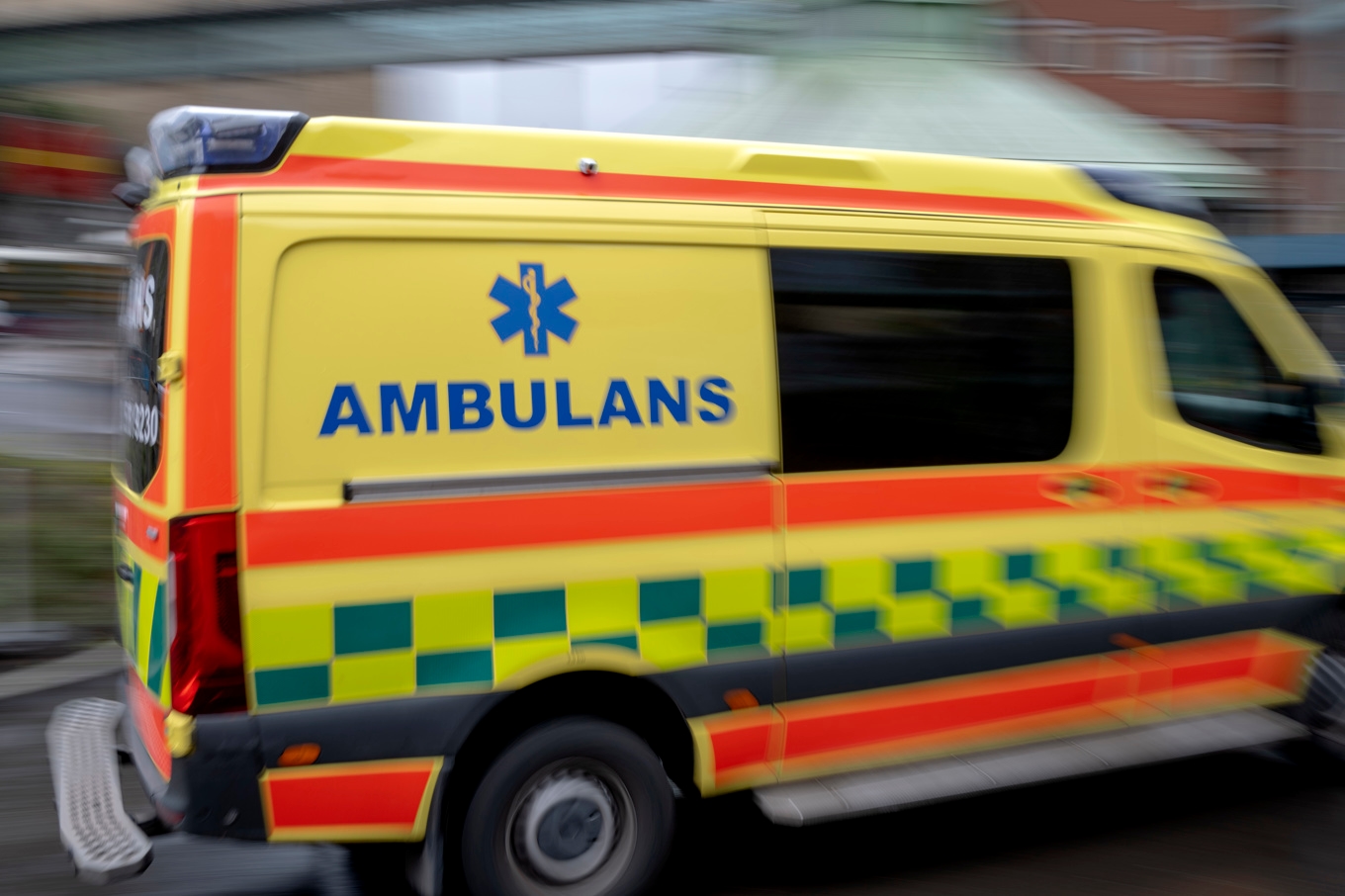 Tre personer fördes till sjukhus med ambulans efter trafikolyckan på torsdagen. Arkivbild. Foto: Björn Larsson Rosvall/TT